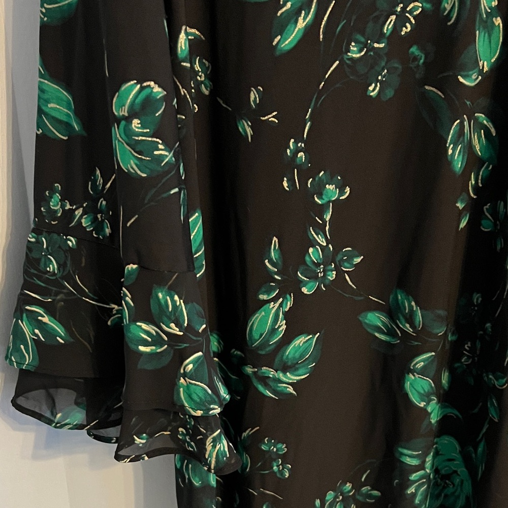 Kasper Black and Green Floral Blouse - Picture 3 of 3